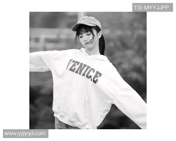 抖音头像足球球星女风采展示炫酷时刻引领潮流魅力无限